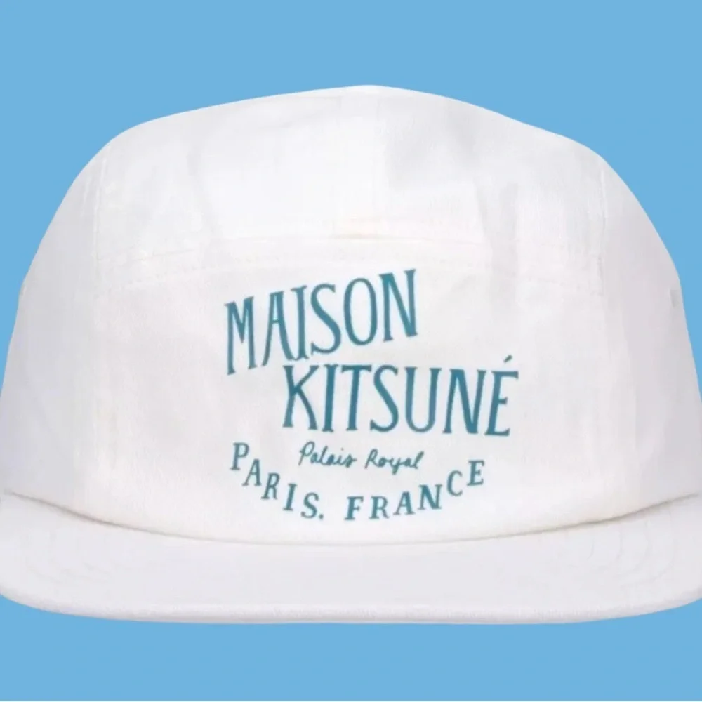 MAISON KITSUNE PALAIS ROYAL MILK LOGO PRINT 5 PANEL BASEBALL CAP HAT NWT Kitsuné